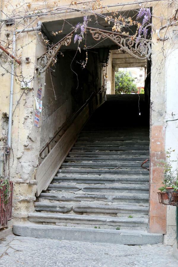 La Scalinata Di Chiaia Bed & Breakfast Naples Exterior photo
